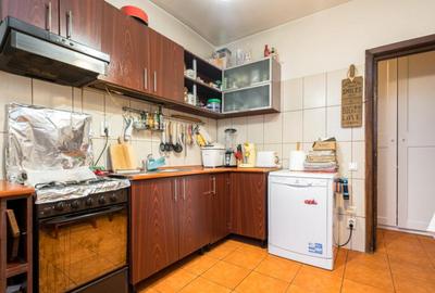 Apartament cu 3 camere semidecomandat în Romană