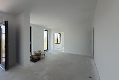 Duplex cu 5 camere cu Canalizare în Torontalului - 3