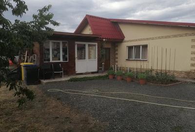 Casă cu 5 camere cu Teren 370 Mp în Exterior Vest