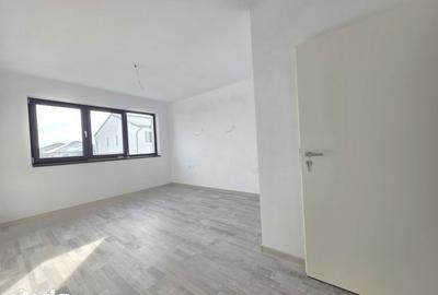 Casă cu 3 camere decomandat cu Canalizare în Sânpetru - 6