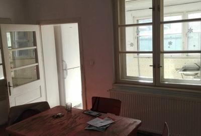 Semicentral,str.Iuliu Maniu,casa cu 2 camere,teren aferent din curte comuna - 2