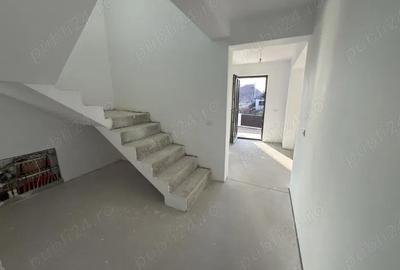 Casă cu 7 camere cu Teren 375 Mp în Central - 3