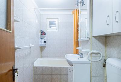 Apartament cu 3 camere semidecomandat în Astra