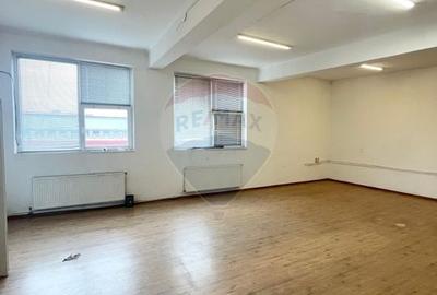 Birou, de 128 mp, în UTA - 1