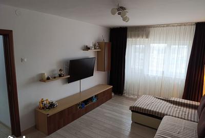 Apartament cu 3 camere, mobilat în Central