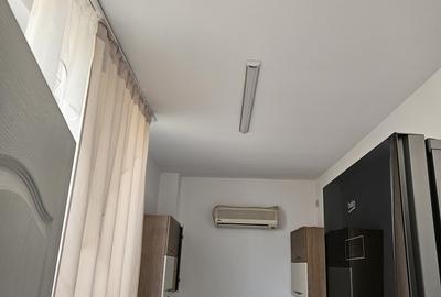 Casă cu 9 camere cu Teren 233 Mp în Obor