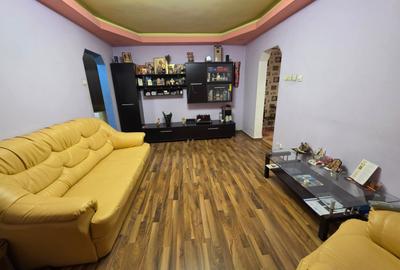 Apartament cu 3 camere semidecomandat, mobilat în Titan - 1