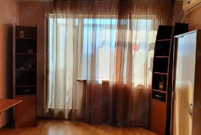 Garsonieră decomandată în Titan - 2