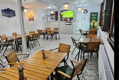 Vand 2 case cu spa?iu comercial la Targul saptamanal