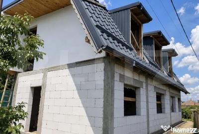 Casă cu 3 camere cu Teren 335 Mp în Brestei