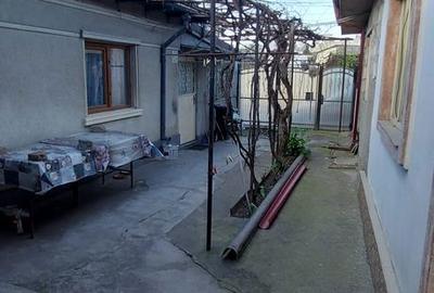Casă cu 6 camere cu Teren 221 Mp în Central - 2