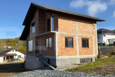 Casă cu 5 camere cu Teren 710 Mp în Central - 2