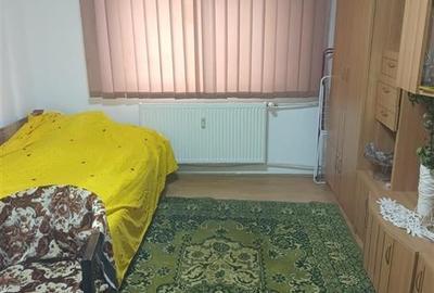 Garsoniera la parter zona Buziasului - 1