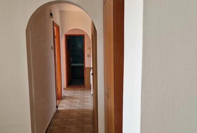 Apartament cu 3 camere decomandat în Micro 12 - 4