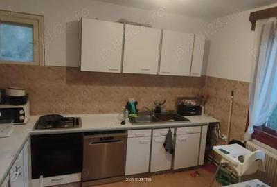 Casă cu 6 camere în Aradului