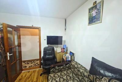 Apartament cu 3 camere decomandat, mobilat în Micro 4 - 2