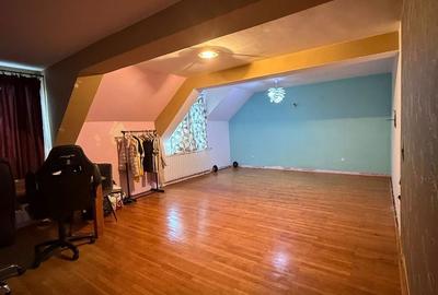 Casă cu 5 camere cu Teren 1372 Mp în Central