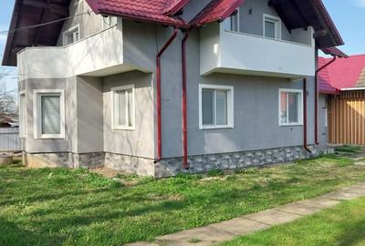 Casă cu 4 camere în Central - 2