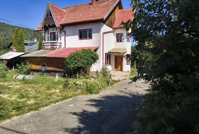 Casă cu 4 camere cu Teren 1000 Mp în Central - 3