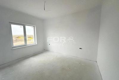 Casă cu 4 camere cu Teren 500 Mp în Sântandrei