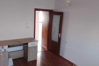Apartament cu 3 camere semidecomandat în Micro 16 - 3