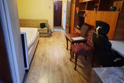 Garsonieră semidecomandată, mobilată în Vitan