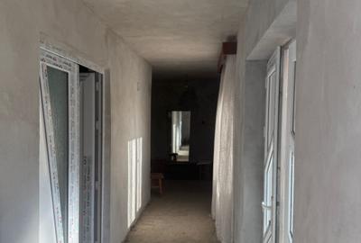 Casă cu 5 camere cu Teren 3279 Mp în Central - 3