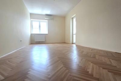 Apartament cu 3 camere decomandat în P-ța Alba Iulia