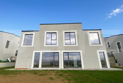 Casa pe calcan cu priveliste superba si compartimentare deosebita - 11