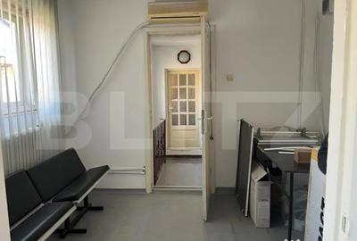 Casă cu 7 camere cu Teren 111 Mp în Central - 3