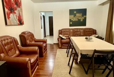 Apartament cu 3 camere, mobilat în Pajura