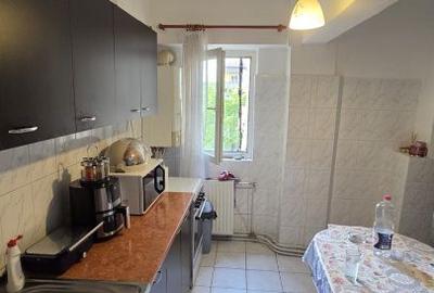 Apartament cu 3 camere decomandat în Micro 16 - 2
