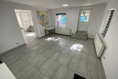 Parcul Carol, apartament in vila, parter, 6 camere, 4 bai, 2 bucatarii, pt birou - 15