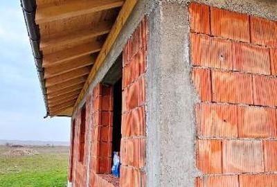 Casa la rosu si teren 500 mp,in cartier de vile,com. Dumbrava Rosie - 1