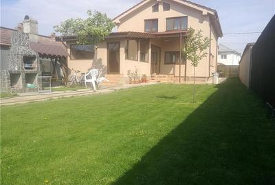 Casă cu 5 camere cu Teren 530 Mp în Central - 2