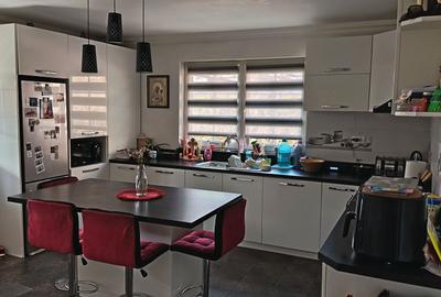 Casă cu 3 camere în Ipotești - 2