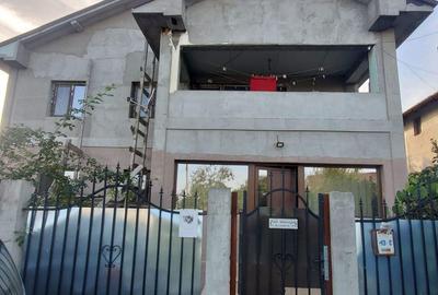 Casă cu 7 camere cu Canalizare în Valu lui Traian