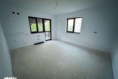 Casă cu 5 camere cu Teren 4000 Mp în Ipotești - 6