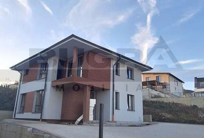 Casă cu 4 camere cu Teren 584 Mp în Apahida