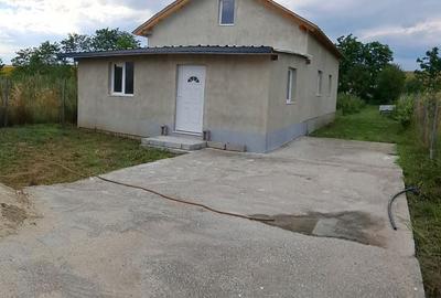 Casă cu 8 camere cu Teren 1500 Mp în Șura Mică