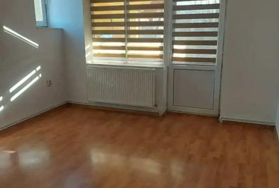 Spațiu comercial, de 70 mp, în Central - 3