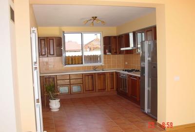 NOU! Vila EXCLUSIVISTA, 5 camere, curte GENEROASA,COMISION 0 - 4