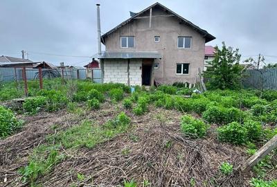 Casă cu 6 camere cu Teren 1000 Mp în Bucșani - 1
