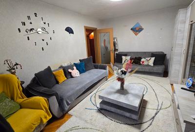 Vând apartament 3 camere Alfa etaj 1 - 1