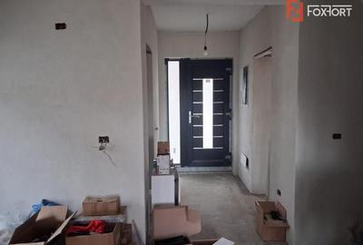 Duplex cu 4 camere cu Canalizare în Plopi - 3