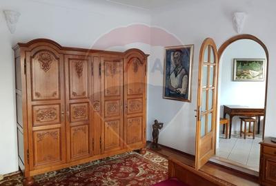 Apartament cu 3 camere de vanzare pe Str.Tribunei - 11