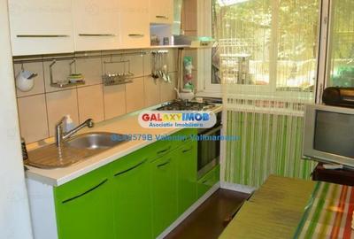 Apartament cu 3 camere semidecomandat în Obor