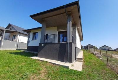 Casa cu 4 camere, 2 bai, beci spatios si 400 mp teren Casa cu 4 camere, 2 bai, beci spatios si 400 mp teren - 4