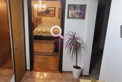 Apartament cu 4 camere decomandat în Titan