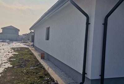 Casă cu 4 camere în Dragomirești-Deal - 1